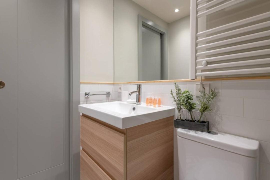 Sophisticated Brand New Flat Appartement Madrid Buitenkant foto